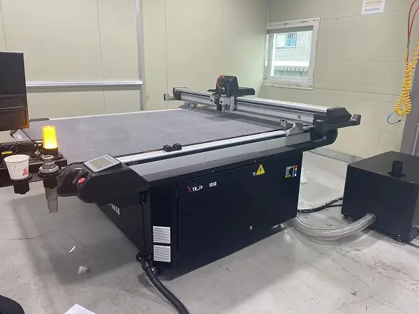 Kartech Flatbed Cutter KT-1625 5mm Flute board